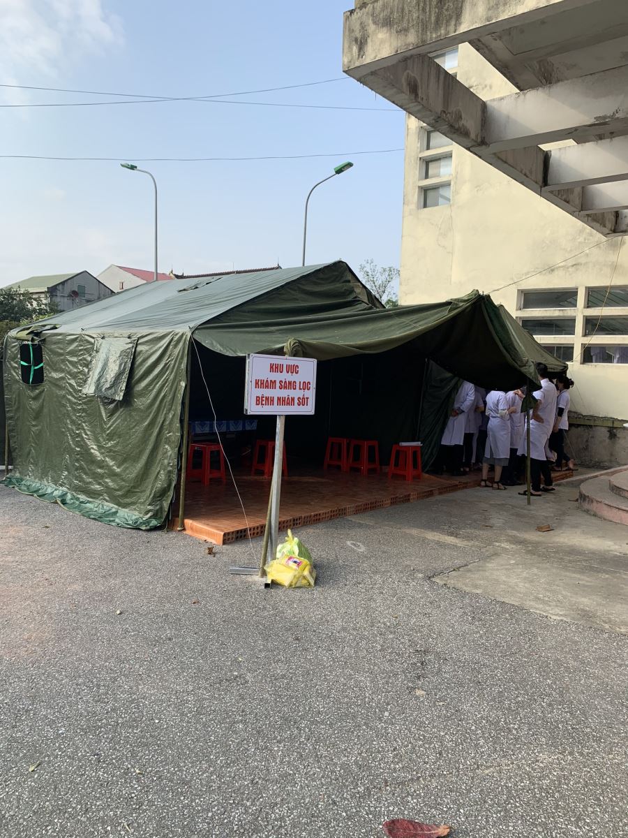 Lều dã chiến nơi thực hiện buổi diễn tập.